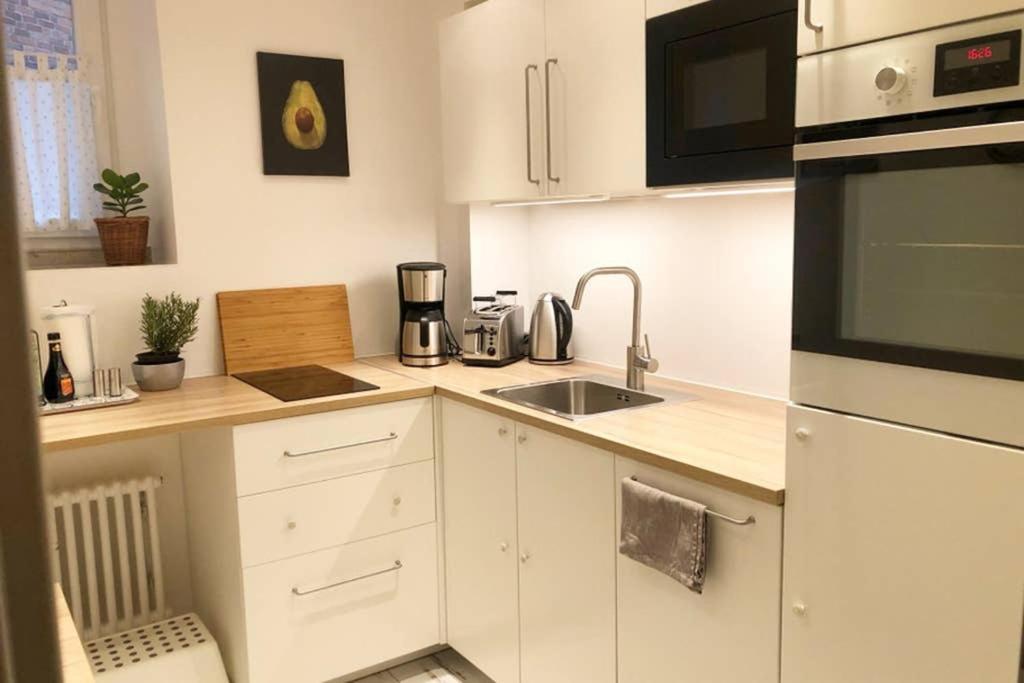 Gemuetliche Sanierte 1 Zimmer Wohnung Mit Privatem Parkplatz Im Zentrum キール エクステリア 写真