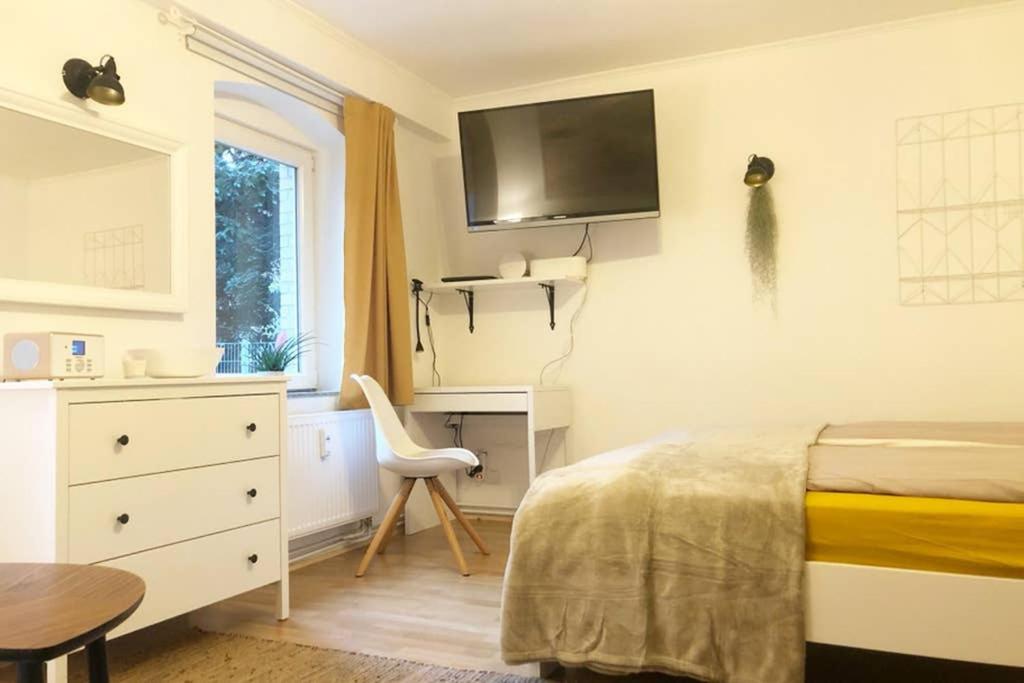 Gemuetliche Sanierte 1 Zimmer Wohnung Mit Privatem Parkplatz Im Zentrum キール エクステリア 写真