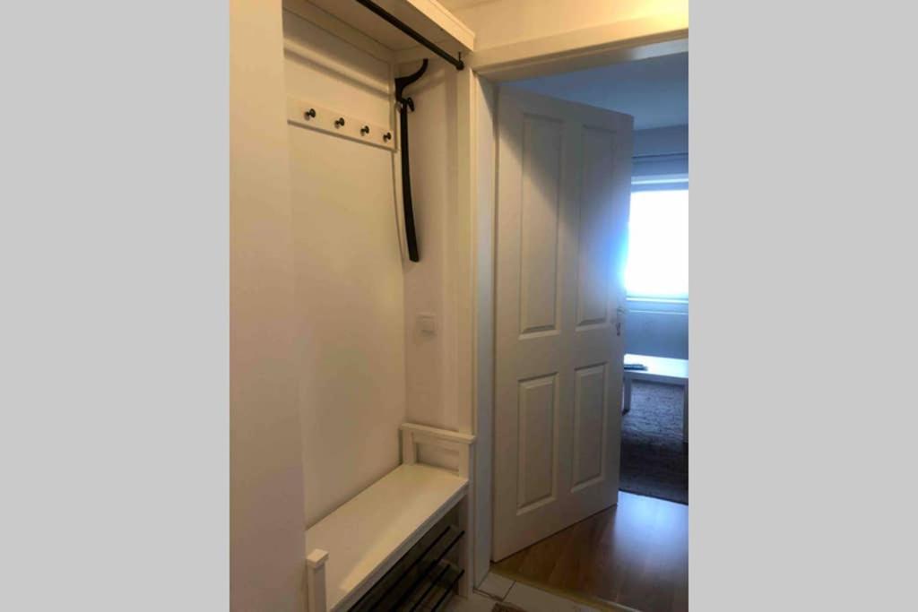 Gemuetliche Sanierte 1 Zimmer Wohnung Mit Privatem Parkplatz Im Zentrum キール エクステリア 写真