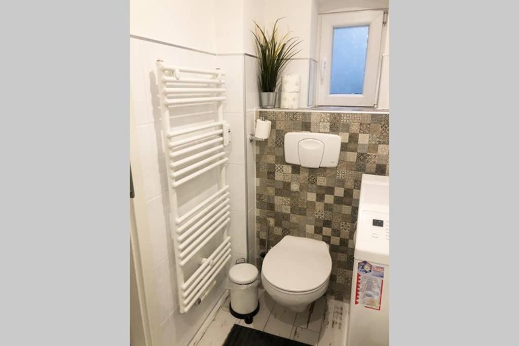 Gemuetliche Sanierte 1 Zimmer Wohnung Mit Privatem Parkplatz Im Zentrum キール エクステリア 写真