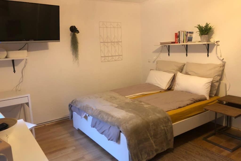 Gemuetliche Sanierte 1 Zimmer Wohnung Mit Privatem Parkplatz Im Zentrum キール エクステリア 写真