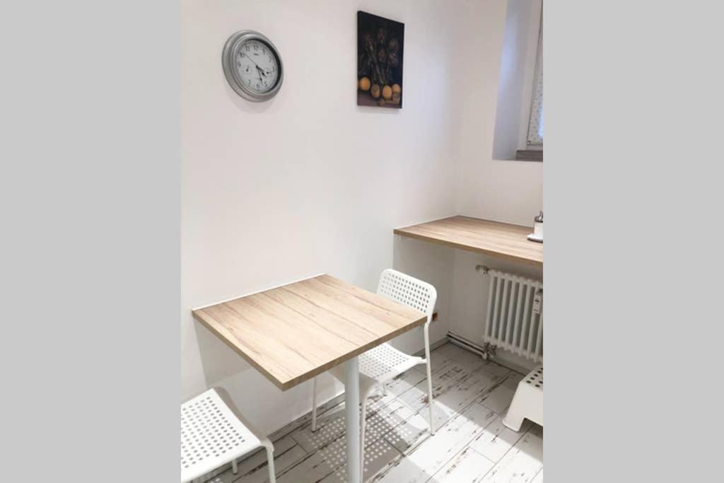 Gemuetliche Sanierte 1 Zimmer Wohnung Mit Privatem Parkplatz Im Zentrum キール エクステリア 写真
